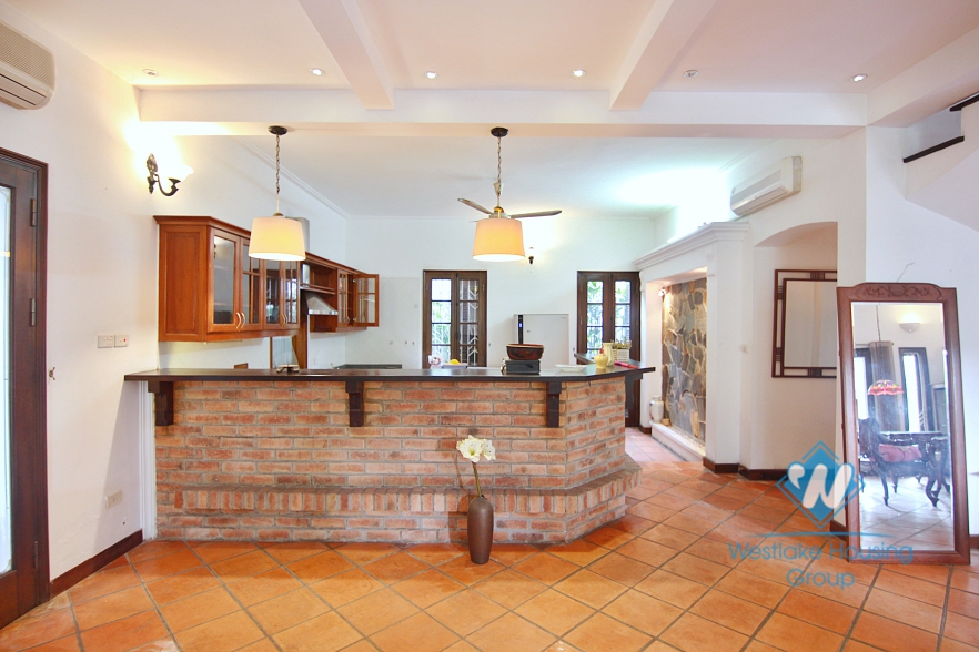 Cosy house with large yard and garden for lease in Xuan Dieu street, Tay Ho, Hanoi